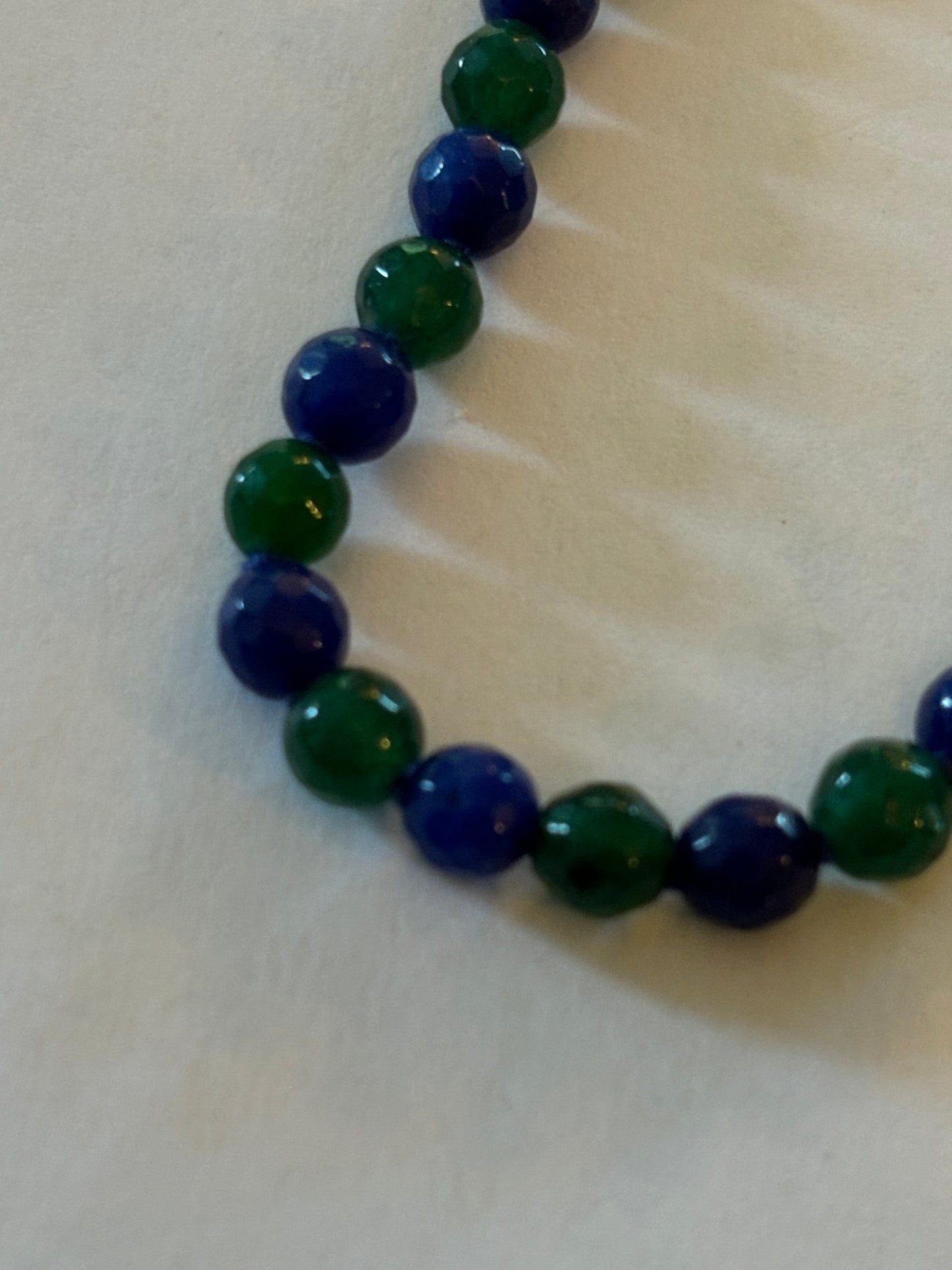 Small Alternating blue and green bead necklace with 375 9ct Gold clasp