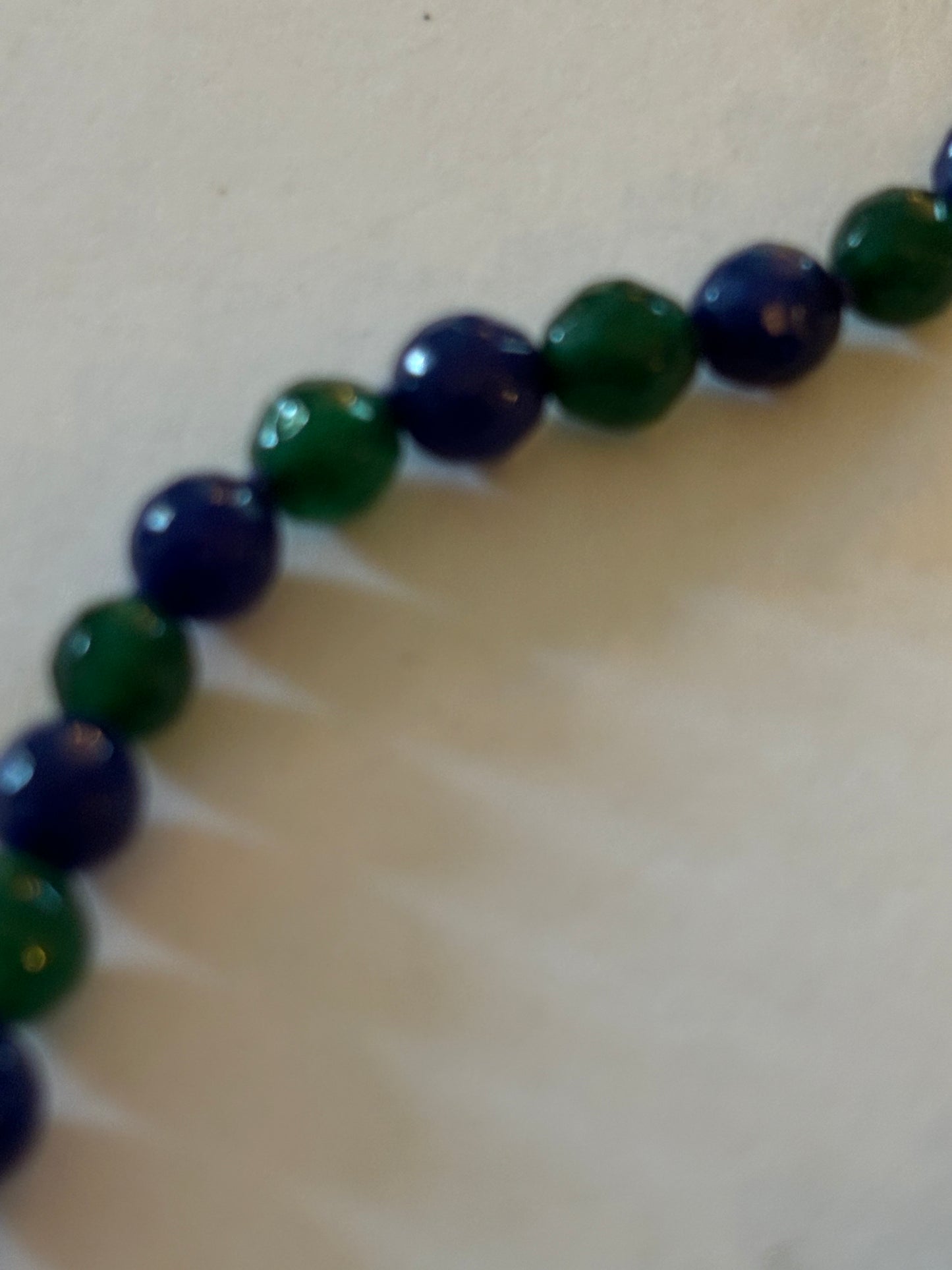 Small Alternating blue and green bead necklace with 375 9ct Gold clasp