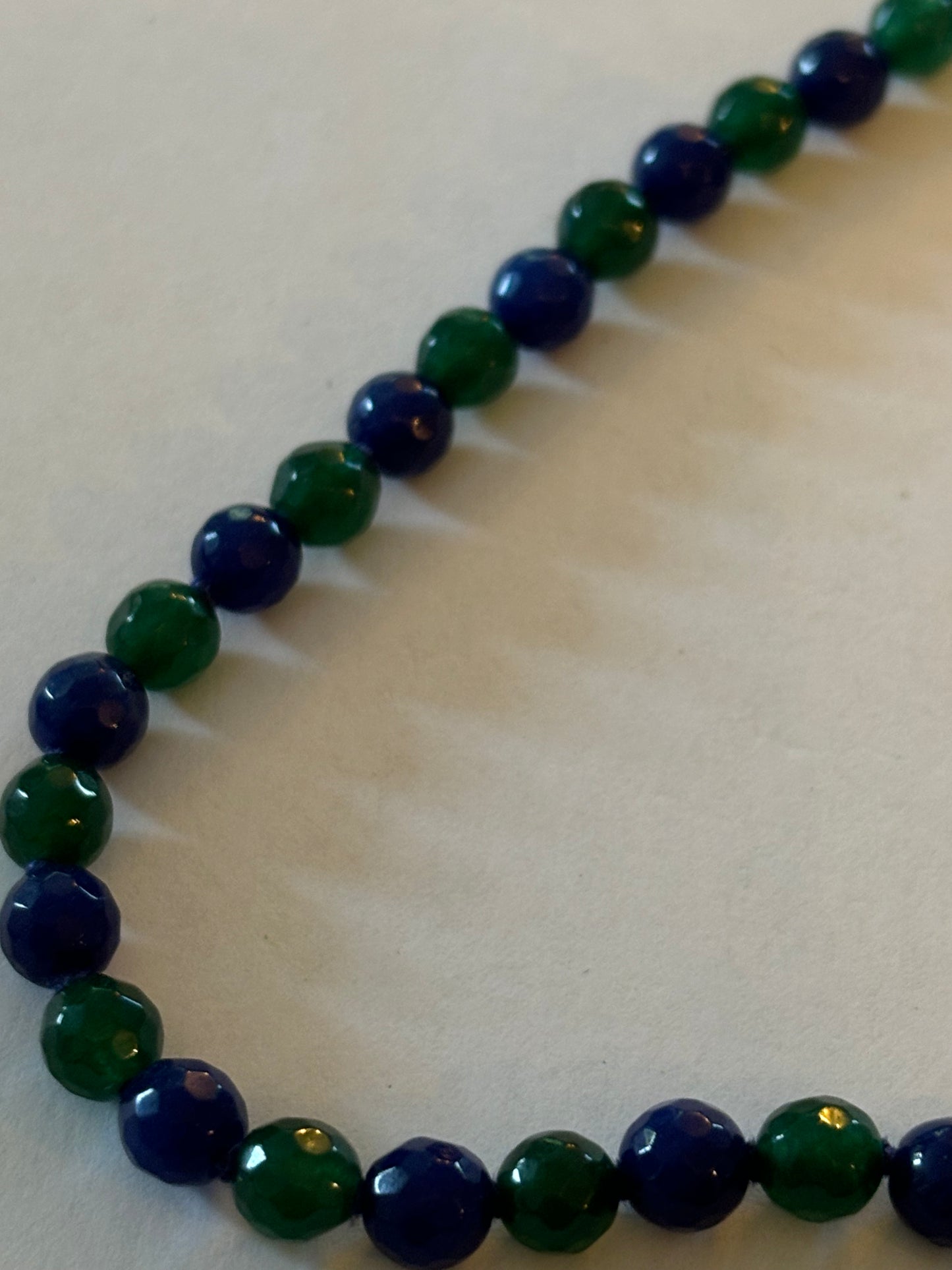 Small Alternating blue and green bead necklace with 375 9ct Gold clasp