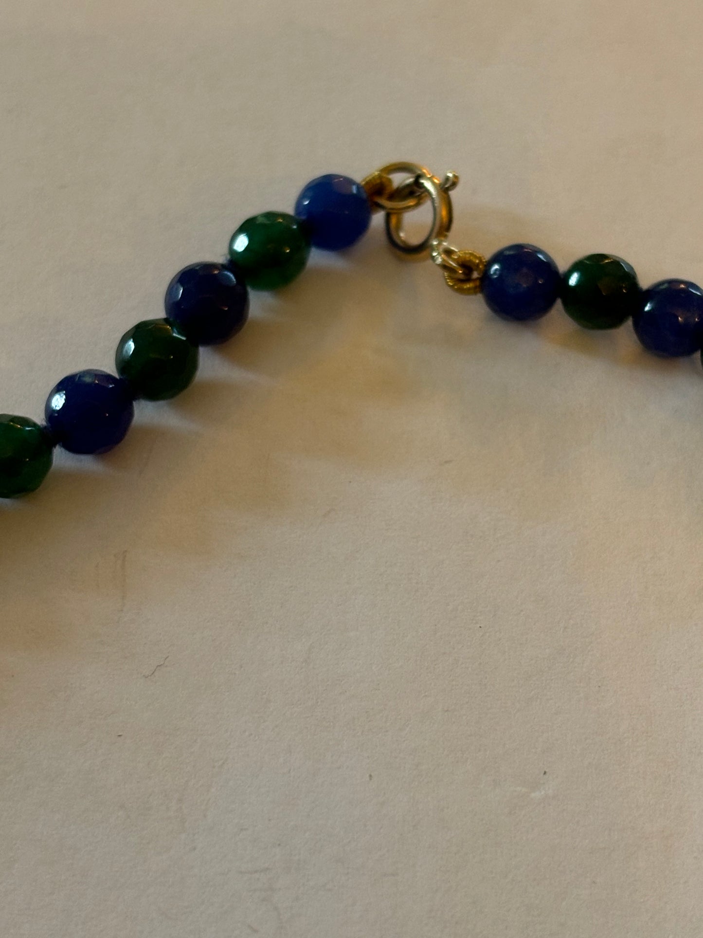 Small Alternating blue and green bead necklace with 375 9ct Gold clasp