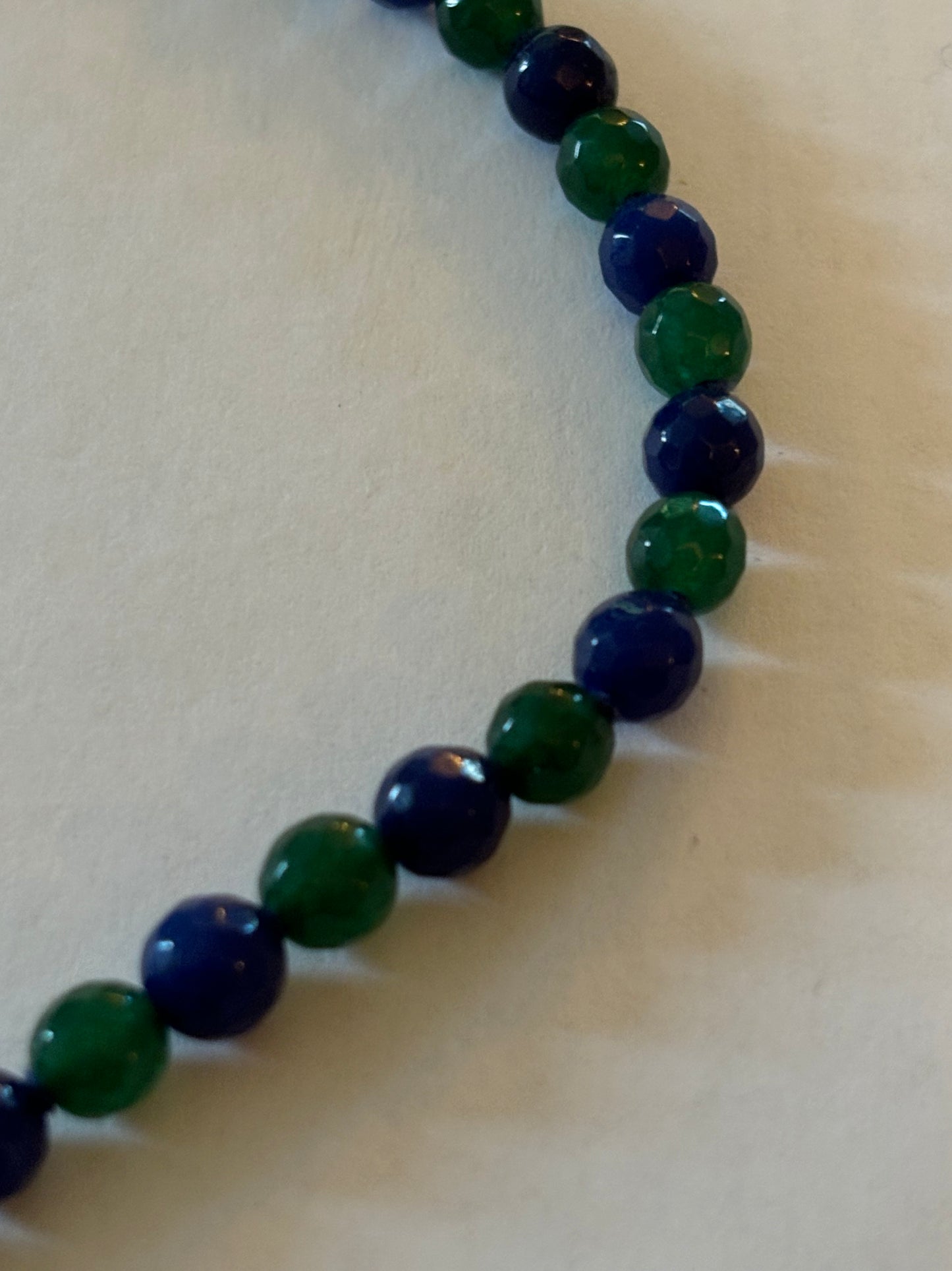 Small Alternating blue and green bead necklace with 375 9ct Gold clasp