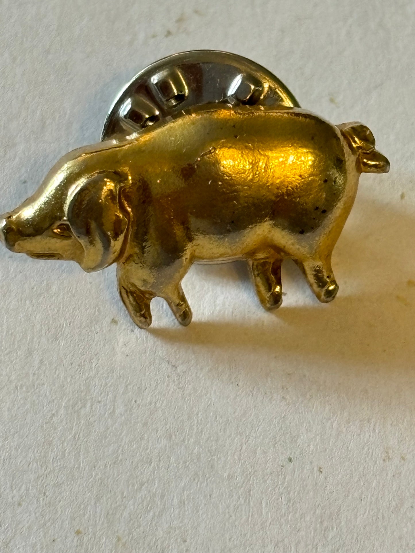 Small gold metal pig pin padge