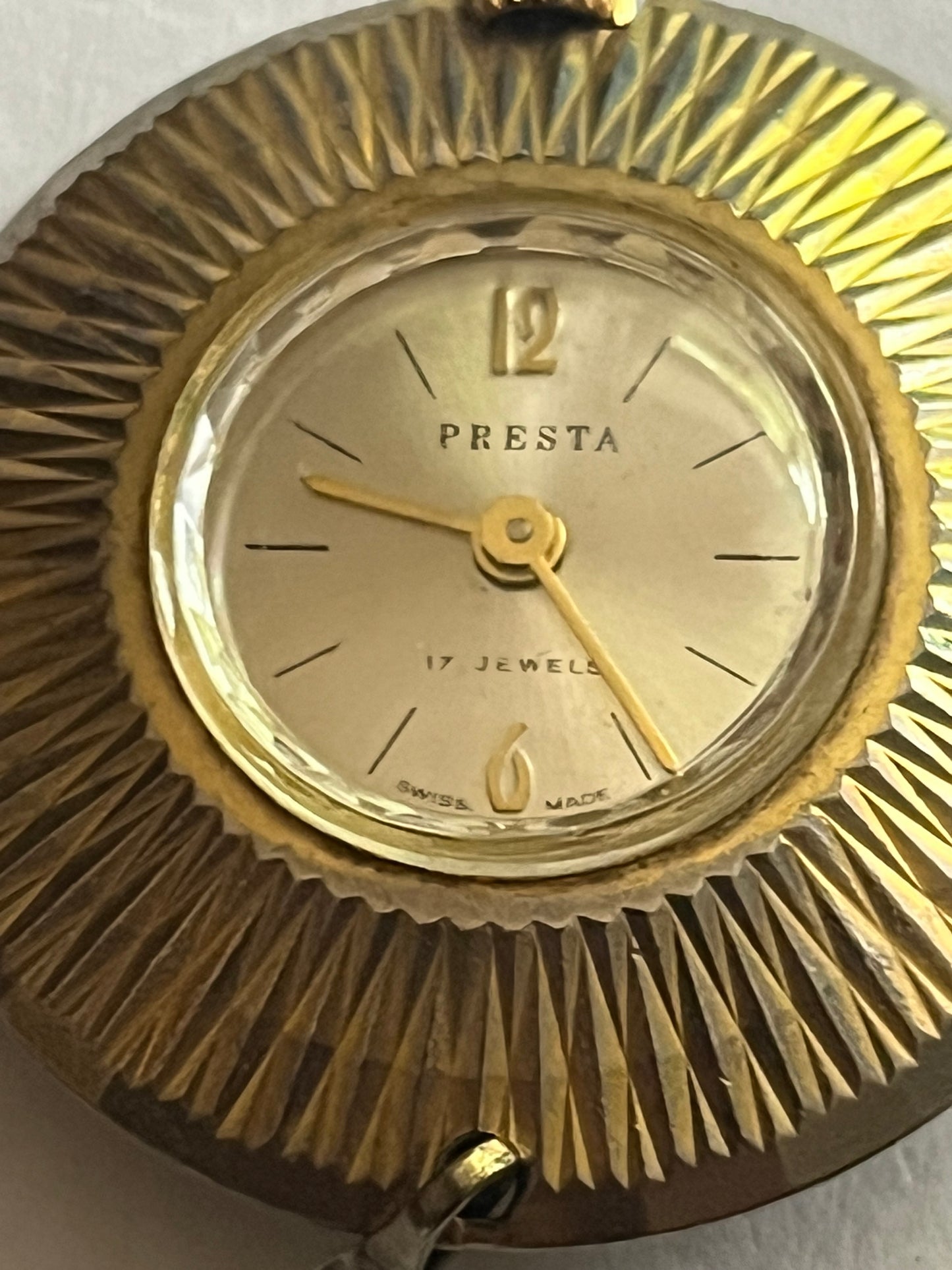 Presta 17 Jewels round gold metal pendant watch - Working but untested