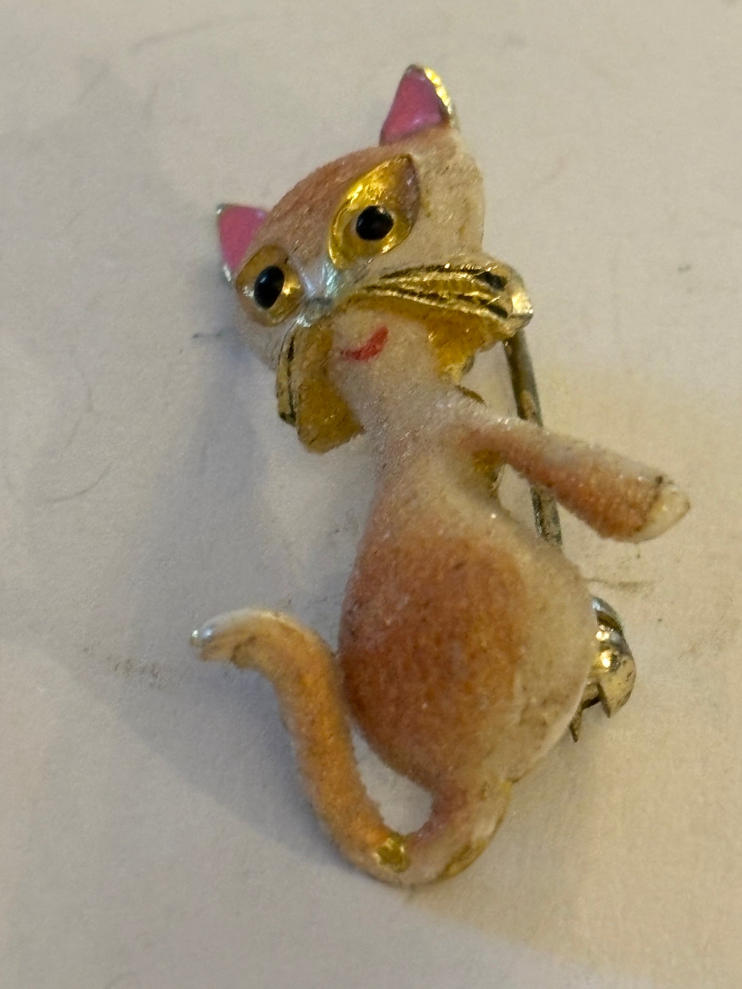 Small pink cat brooch