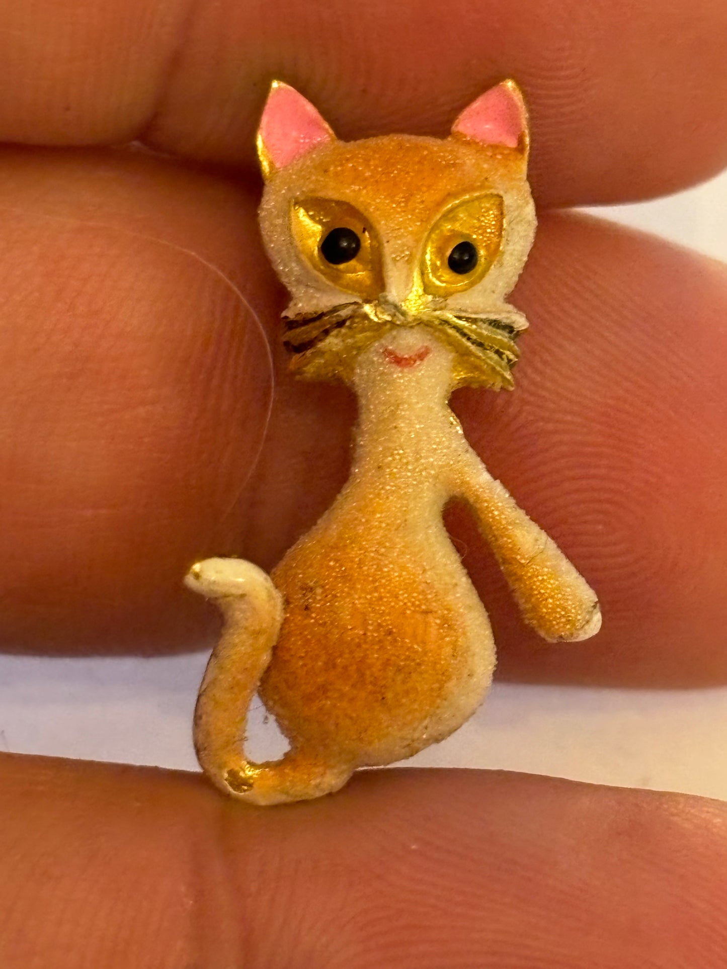 Small pink cat brooch