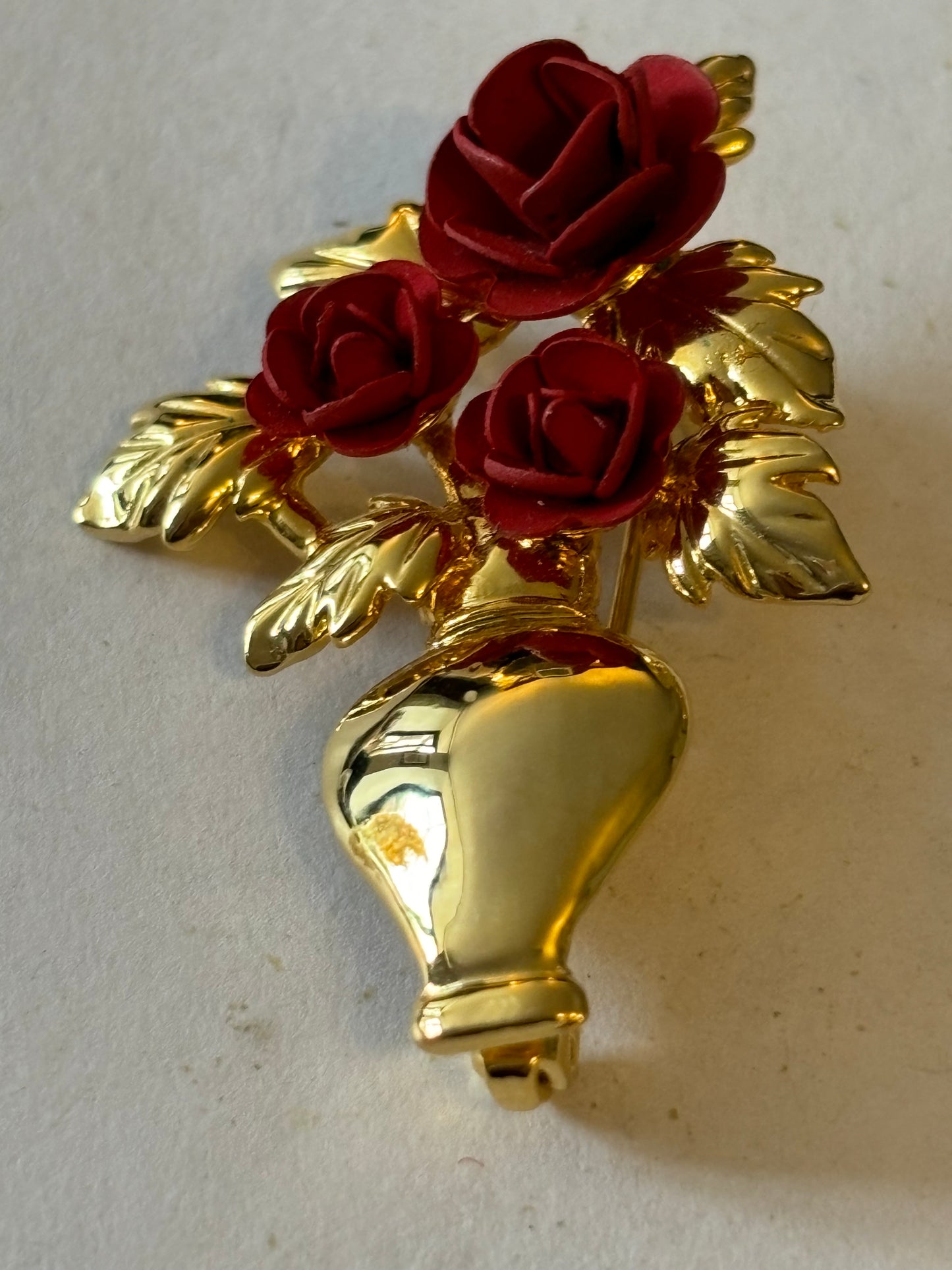 Red flowers in vase gold metal brooch