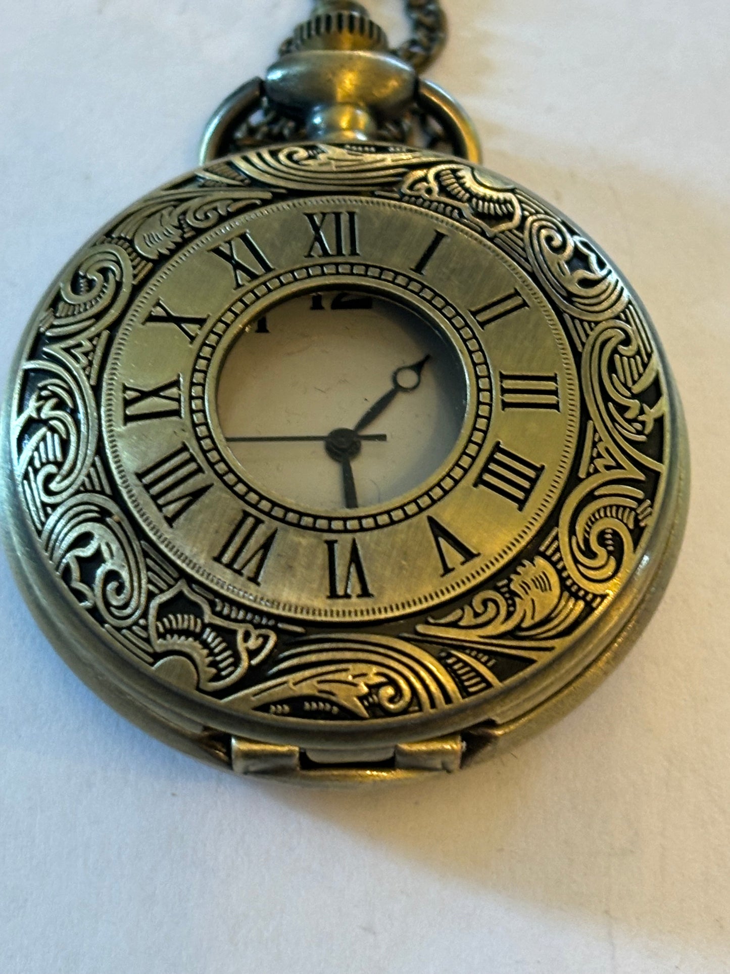 Dark metal decorative modern pocket watch - Working but untested