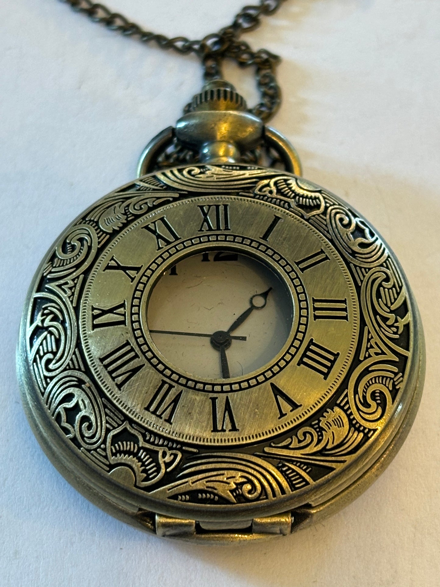 Dark metal decorative modern pocket watch - Working but untested