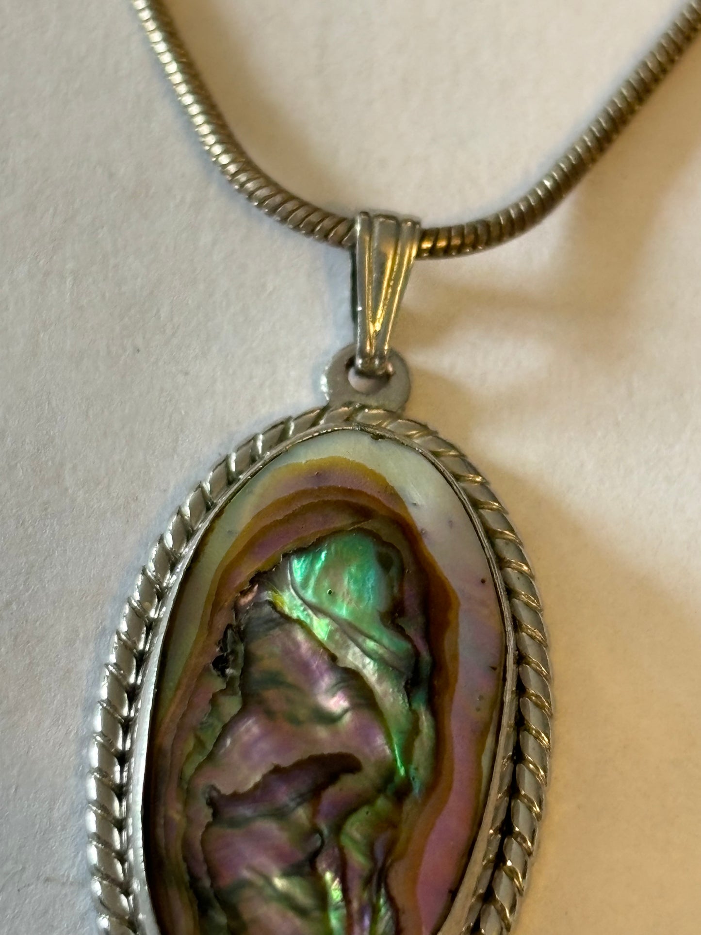 Smooth silver rope necklace with oval abalone pendant