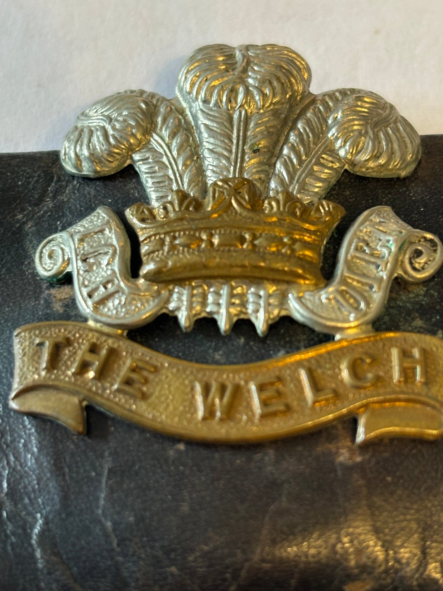 The Welch Regiment, leather coin pouch with badge