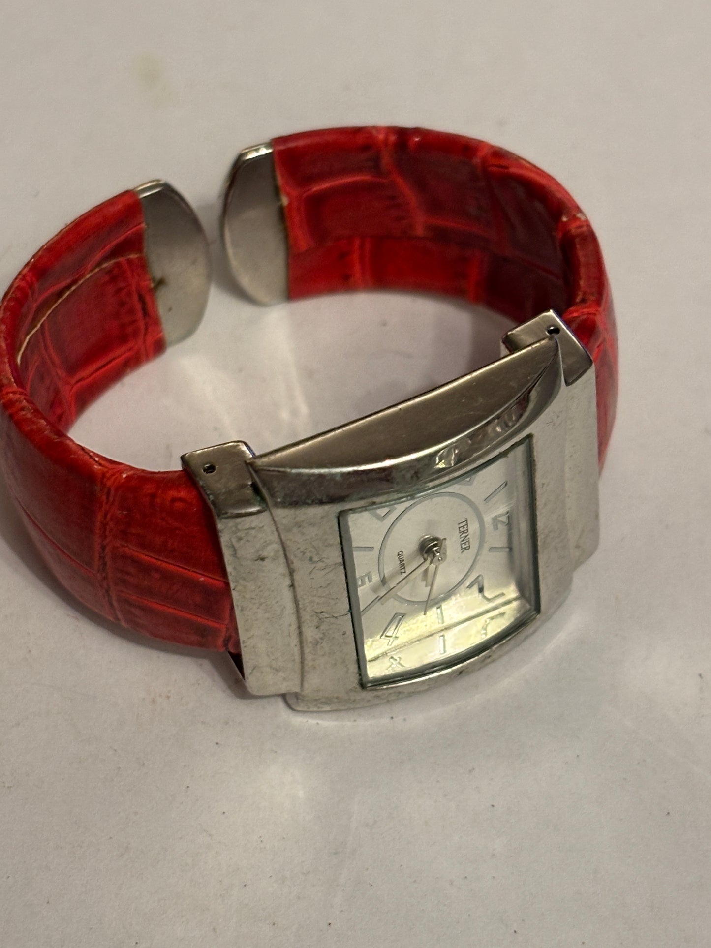 Bijoux Terner - Red bangle strap and silver ladies watch - Untested