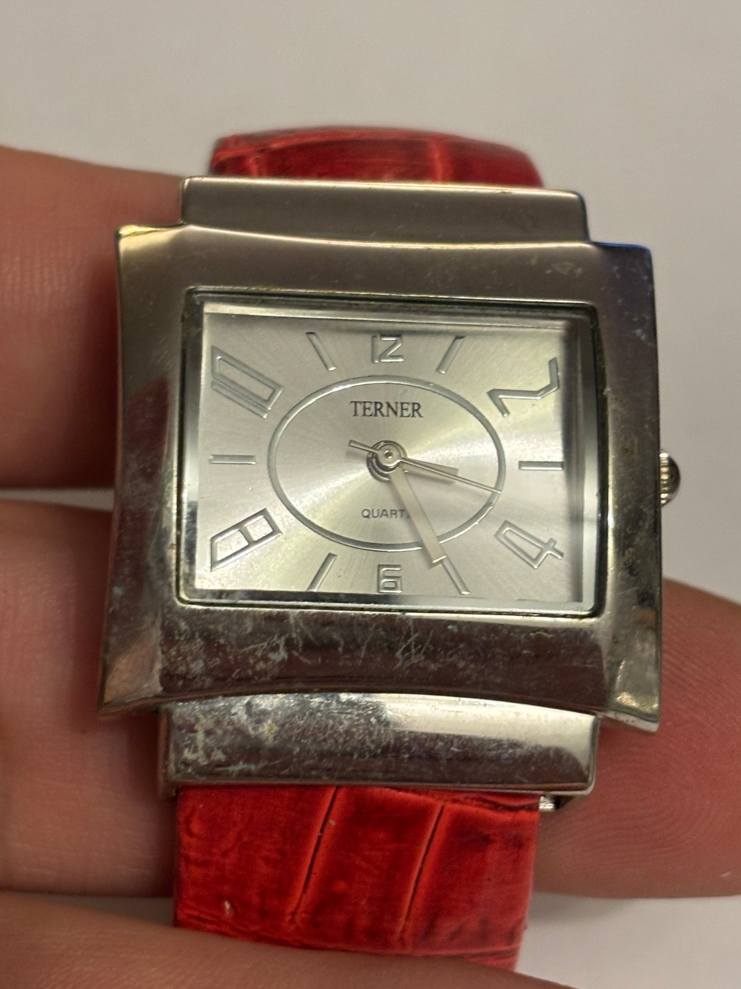 Bijoux Terner - Red bangle strap and silver ladies watch - Untested