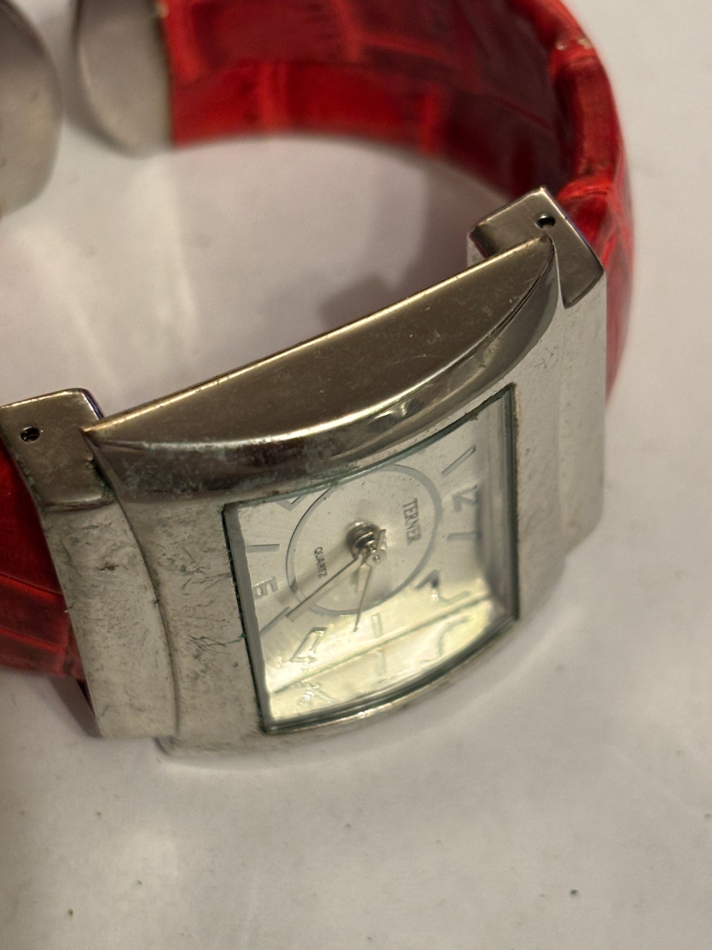 Bijoux Terner - Red bangle strap and silver ladies watch - Untested